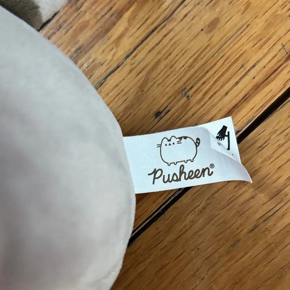 Pusheen Gray Plush with Waffle - Picture 2 of 4